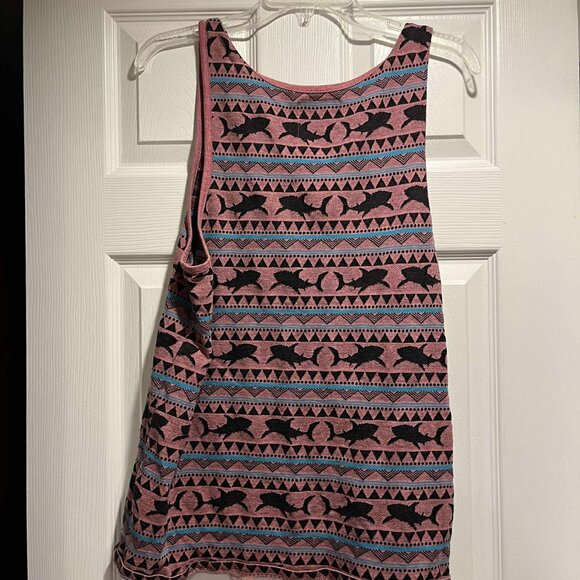 On the Byas Tank Top Size Medium - Picture 4 of 6